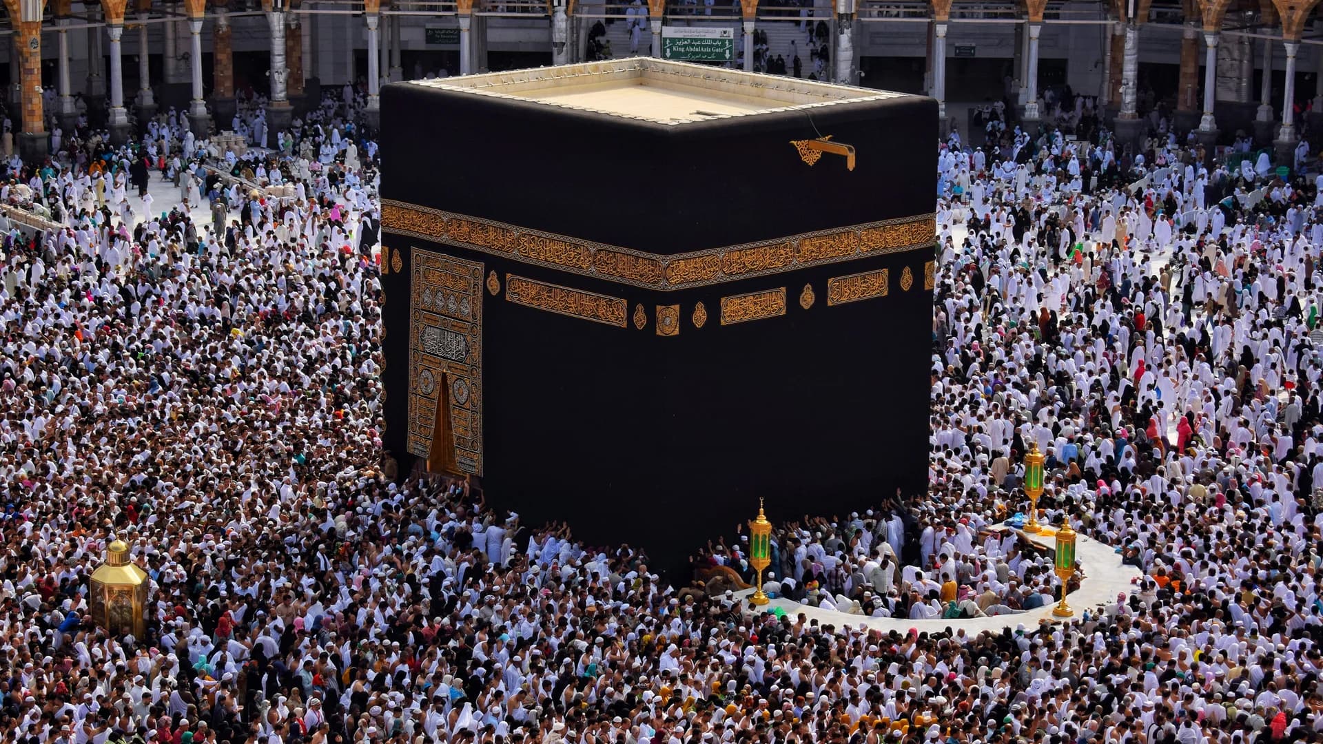 تفاصيل كسوة الكعبة المطرزة بالذهب